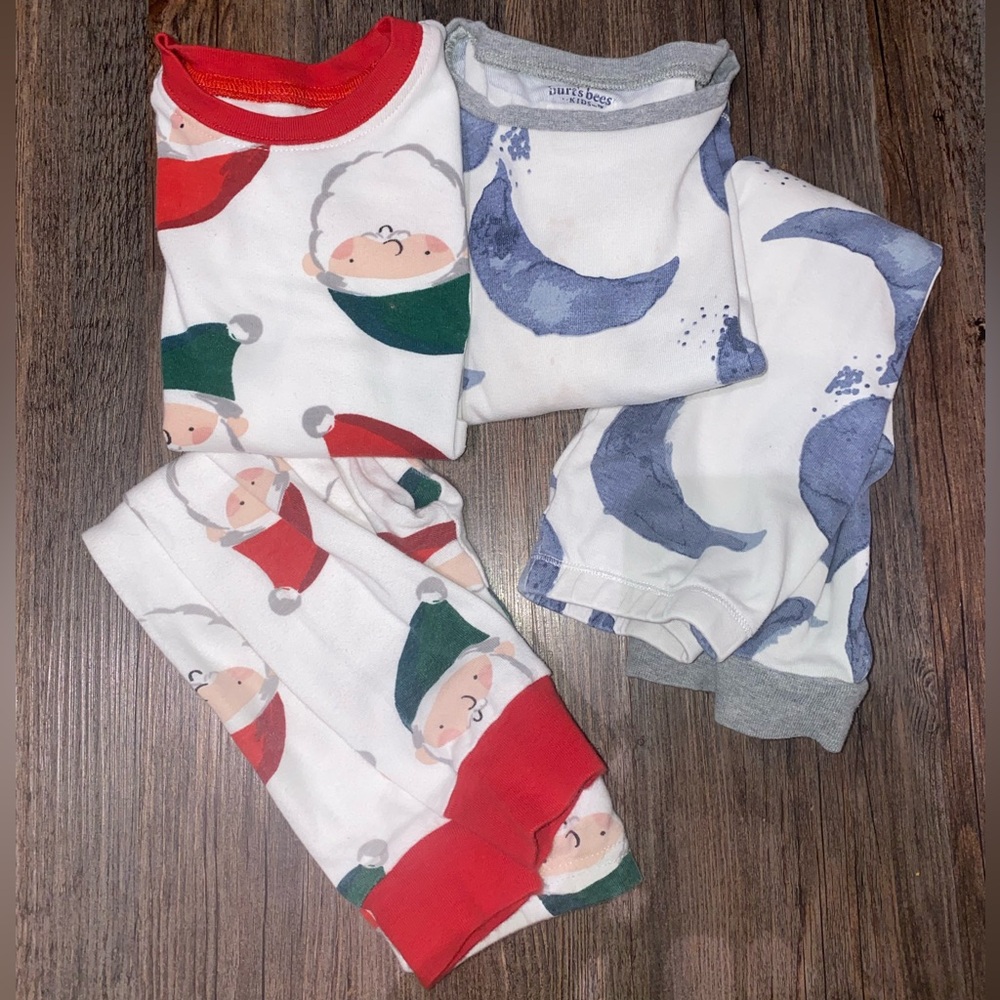 Set of 2 bundle 3T PJs carters and Burt’s bees pajamas great condition